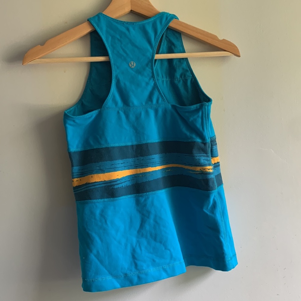 Lululemon blue sunset v neck tank with bra - Picture 2 of 4